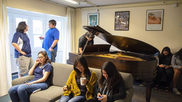 First-year honors students in John Ballantyne Hall