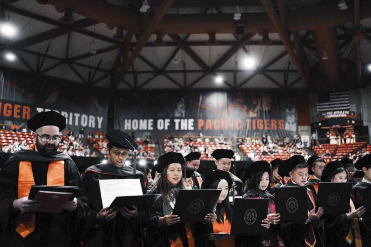 Pharmacy students recite oath