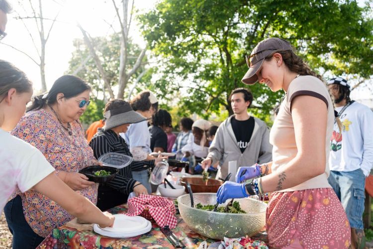 Students serve food made with produce from the Robb Garden during Gardensigiving.