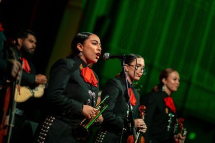 Mariachi Ocelotlán performing