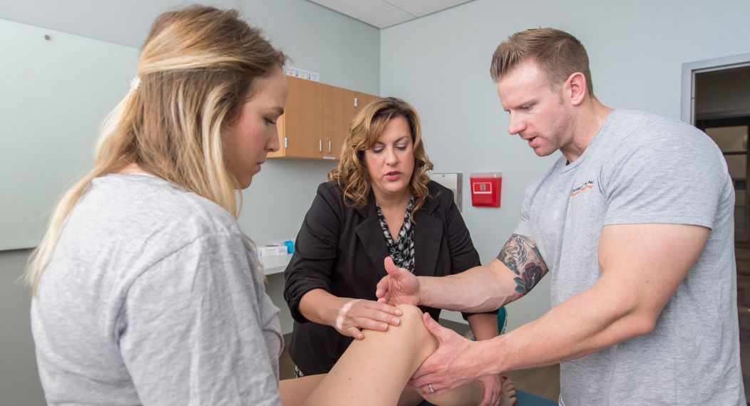 physician assistant students in exam room with faculty