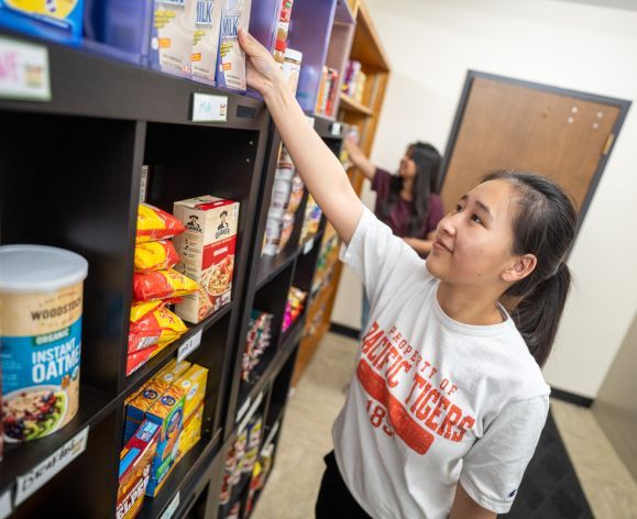 students picking out food from food pantry