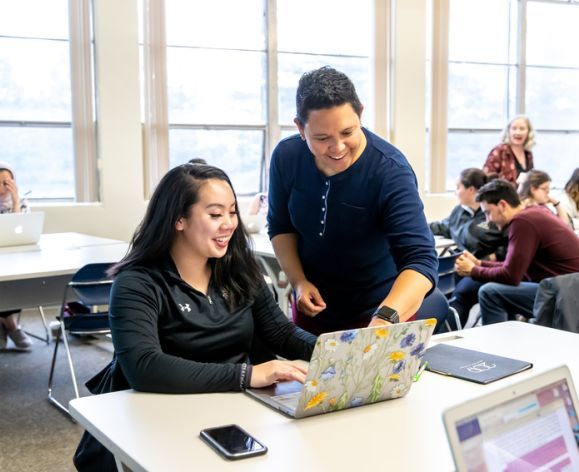 Student gets help on her online application to Universityof the Pacific.